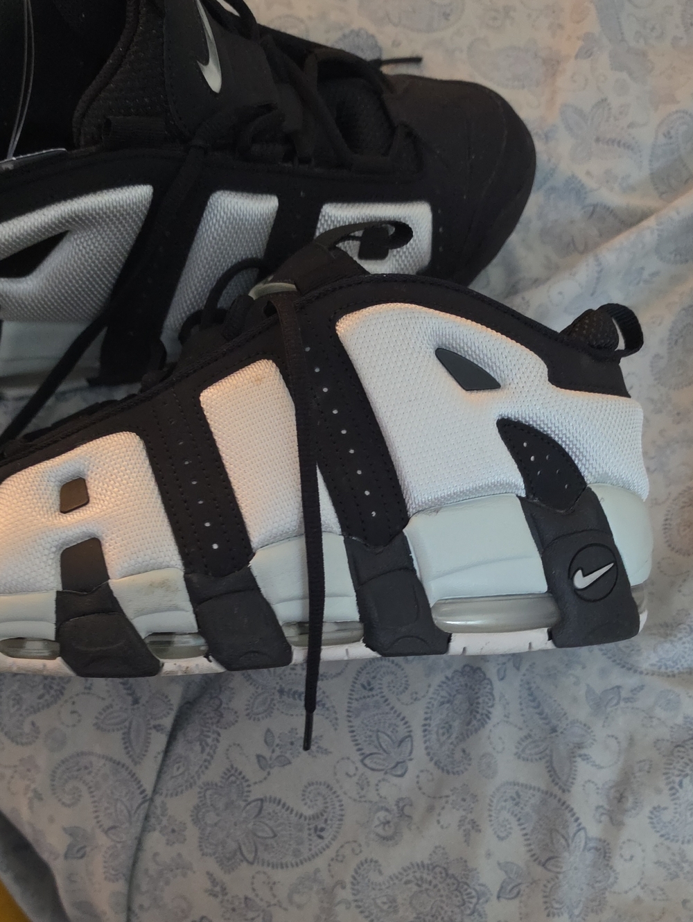 Nike Black and White Athletic Sneakers with Air Cushioning